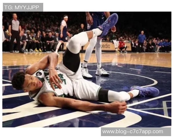 字母哥愤怒撕球衣雄鹿惨败后更衣室内爆发激烈冲突